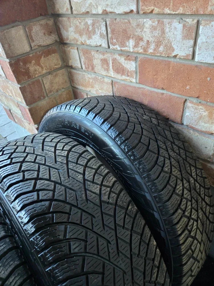 Nokian Tyres Hakkapeliitta R5 SUV WINTER Tires 225/60R18 image indicator(6)