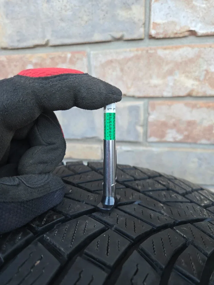 Nokian Tyres Hakkapeliitta R5 SUV WINTER Tires 225/60R18 image indicator(10)