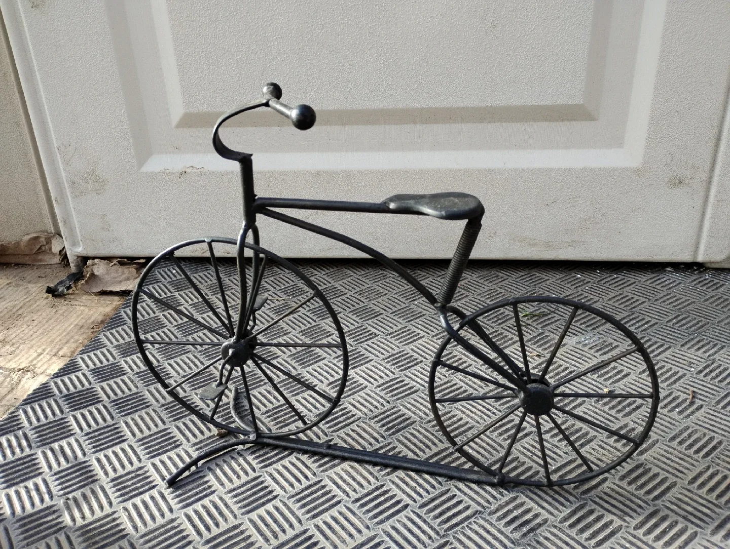 Metal Bicycle Sculpture, Black image indicator(2)