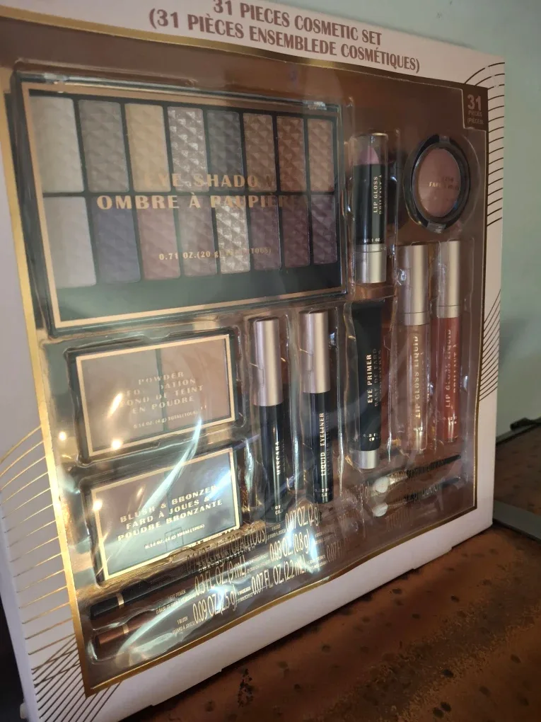 New 31-Piece Cosmetic Set image indicator(7)