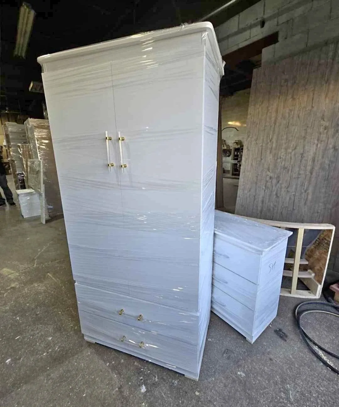 White Wardrobe with Drawers image indicator(3)