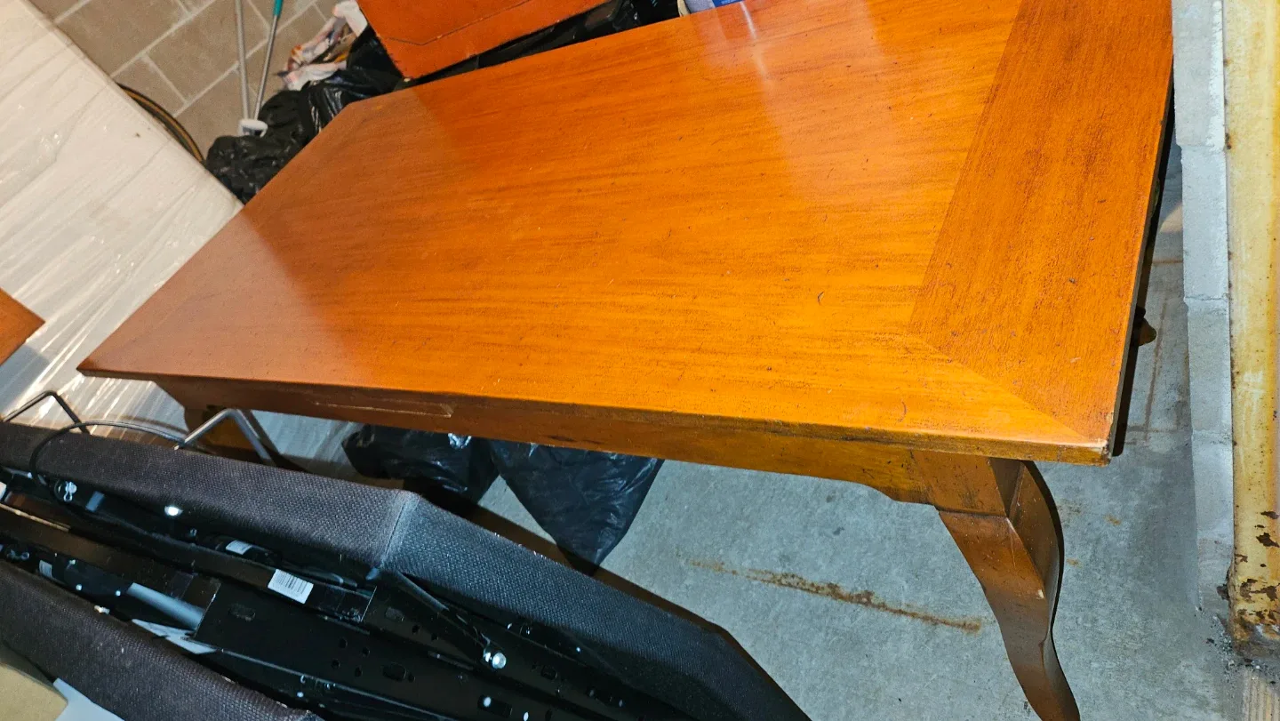 B. Altman High End Dining Table (2 leaves) image indicator(2)