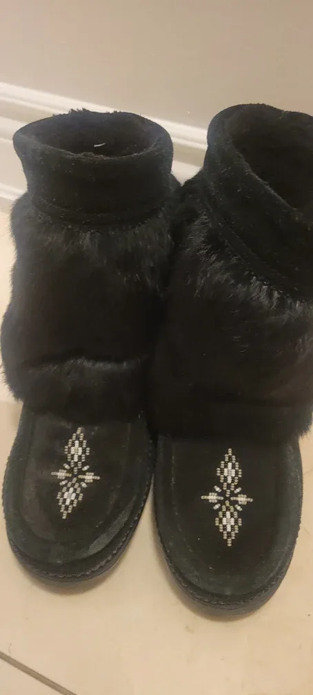 Manitobah Mukluks Black Boots - Size 7