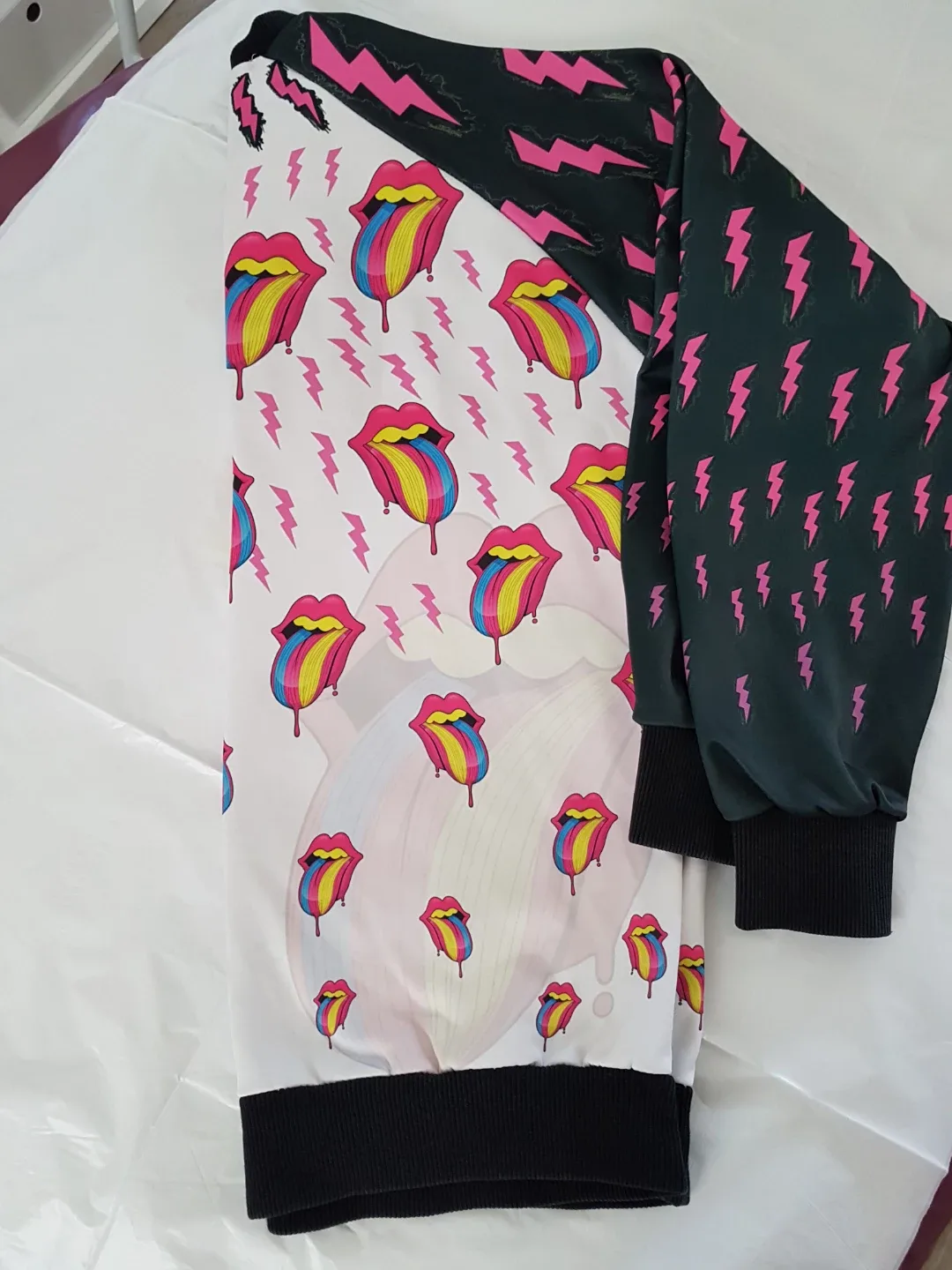 Lips & Lightning Bolt Print Sweatshirt S/M thumbnail