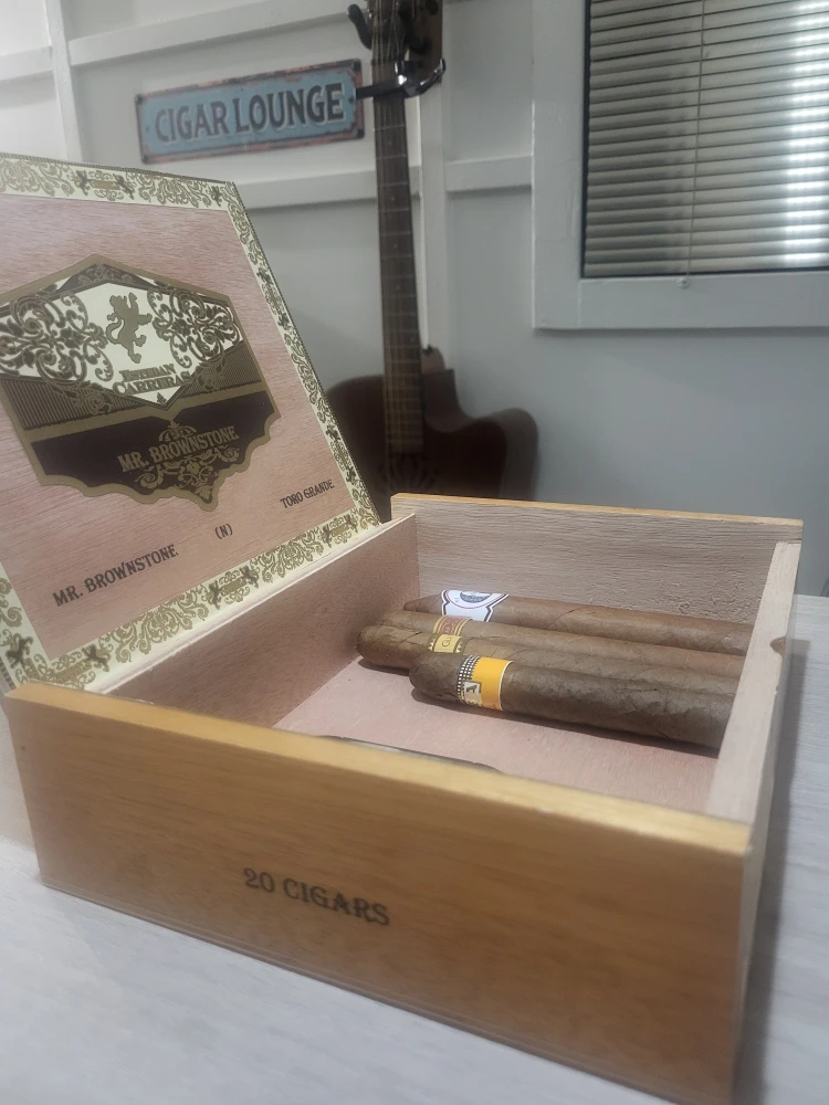 Mr. Brownstone & Esteban Carreras cigar box - photo 2