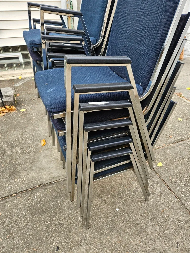 13 stackable chairs image indicator(2)