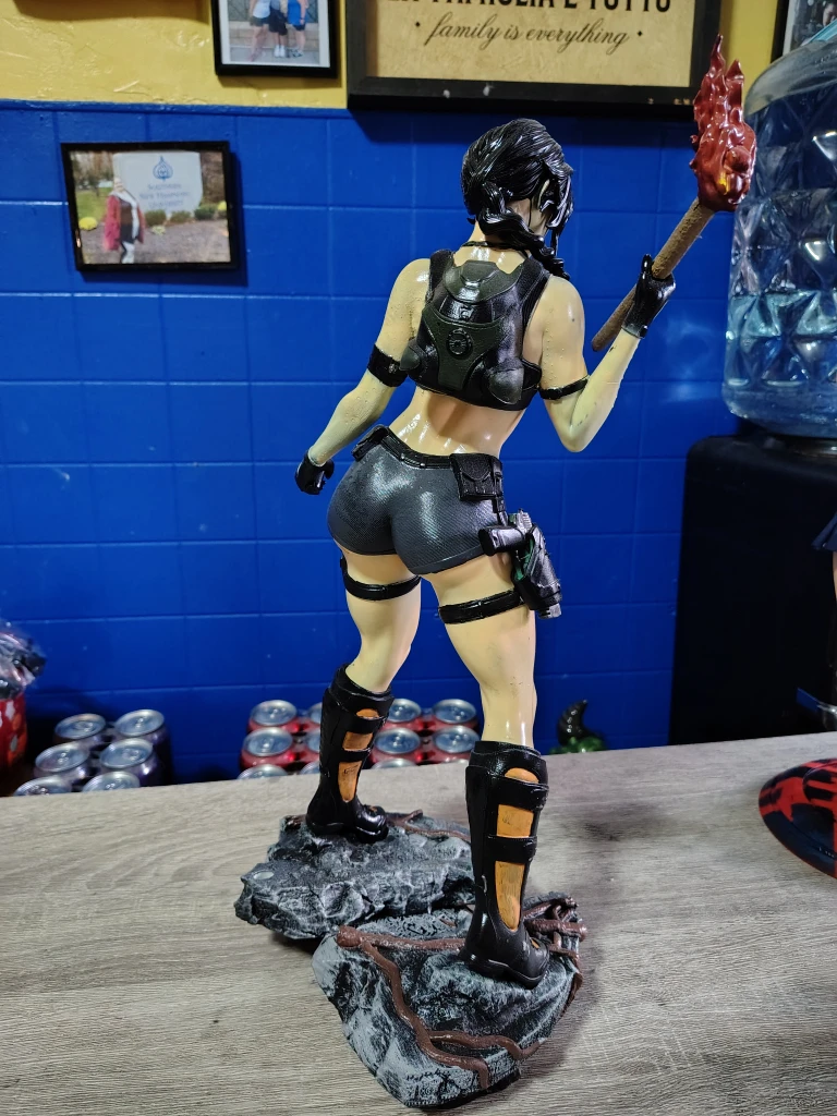 Tomb Raider Statue - photo 2