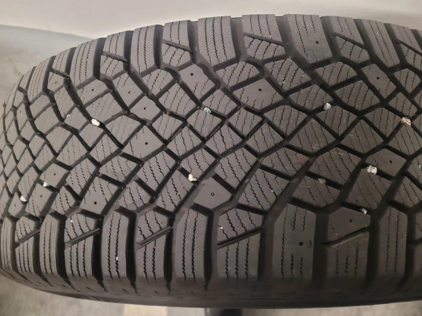 Nissan Wheel with Continental IceContact XTRM Tire 235/65R18 image indicator(4)