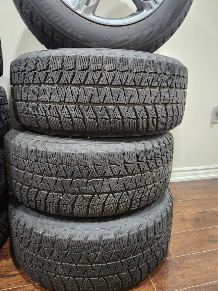 Bridgestone snow tires 235/55r17 - photo 5
