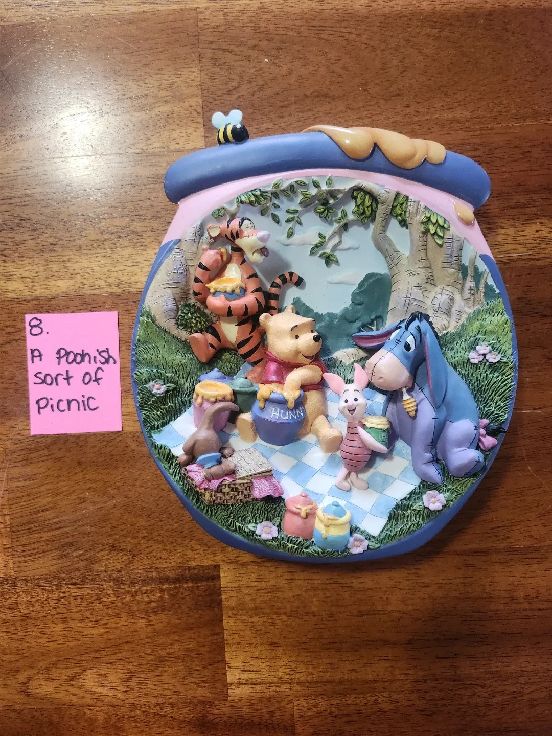 Winnie the Pooh & Friends Porcelain Wall Decor image indicator(8)