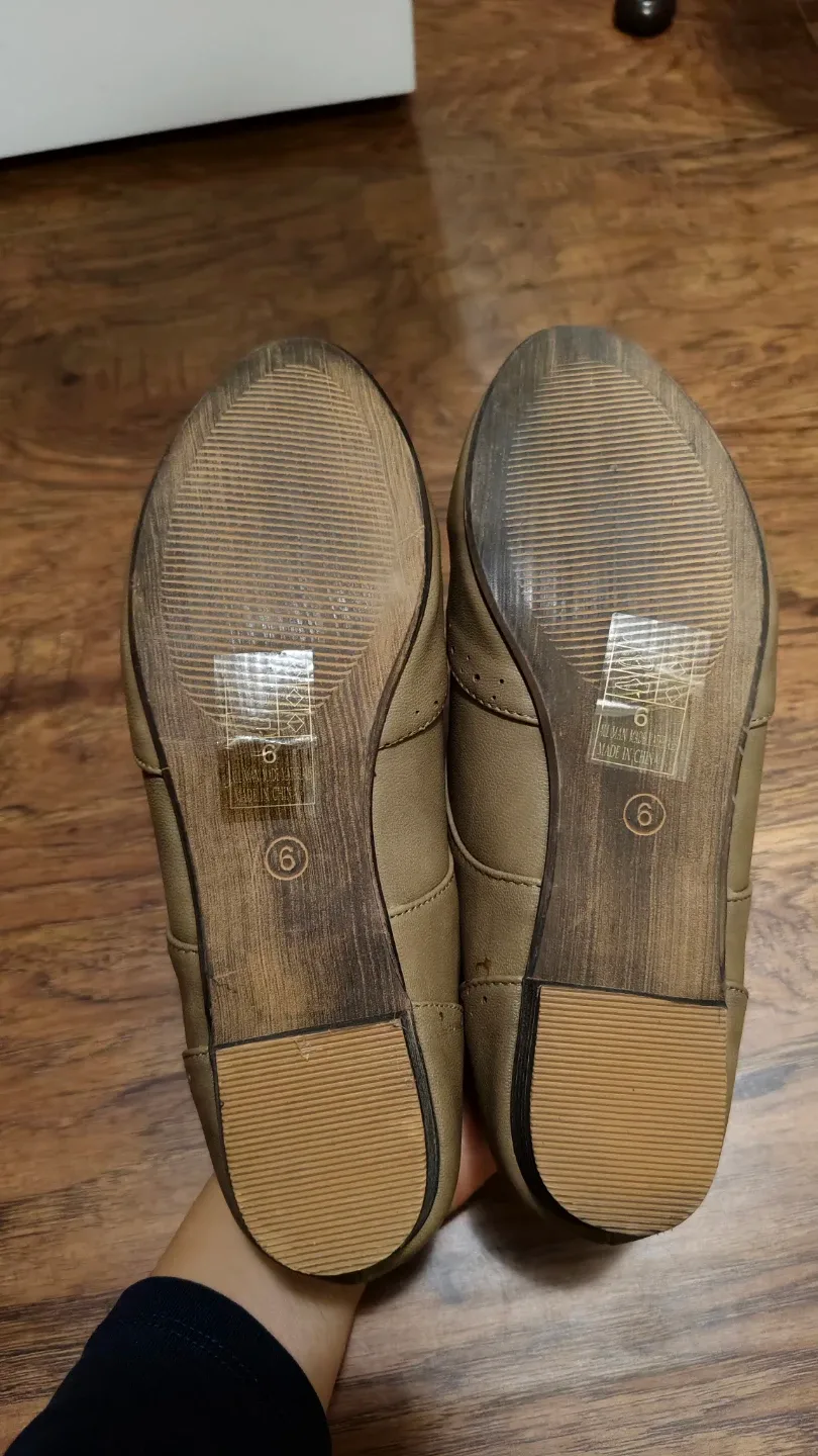 New Tan Oxford Shoes - Size 6 image indicator(3)