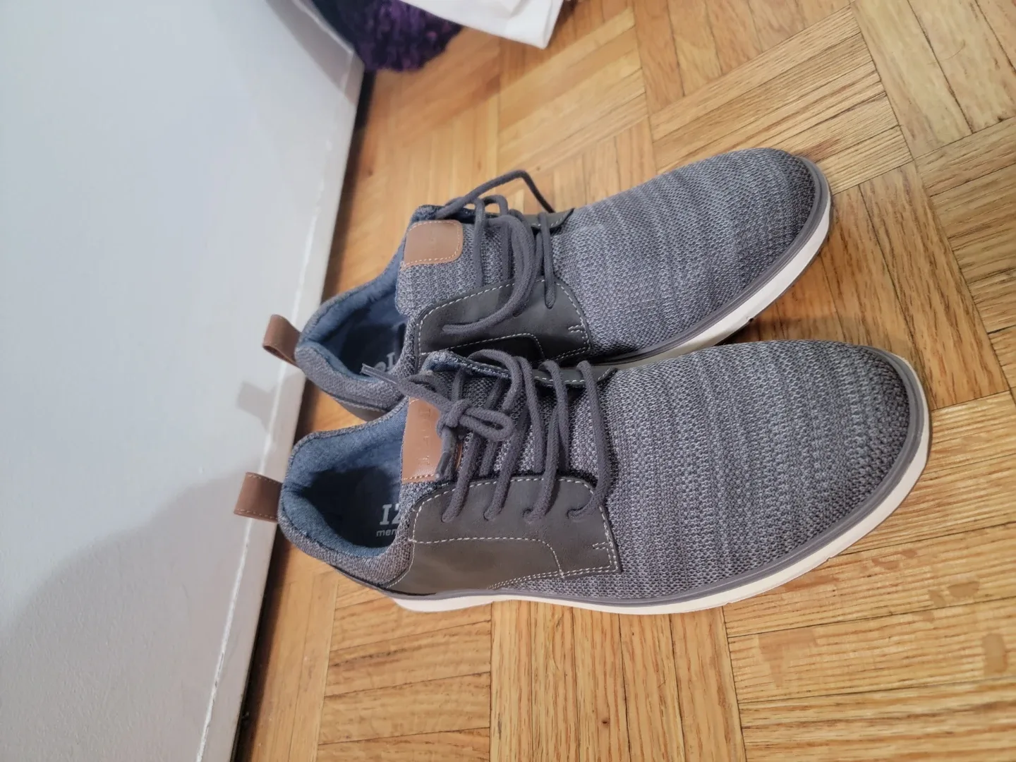 IZOD Memory Foam Shoes - Size 8 image indicator(2)