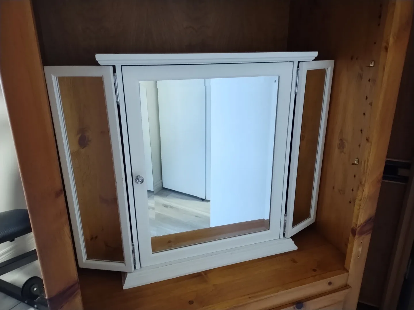 White Medicine Cabinet with Mirror image indicator(2)