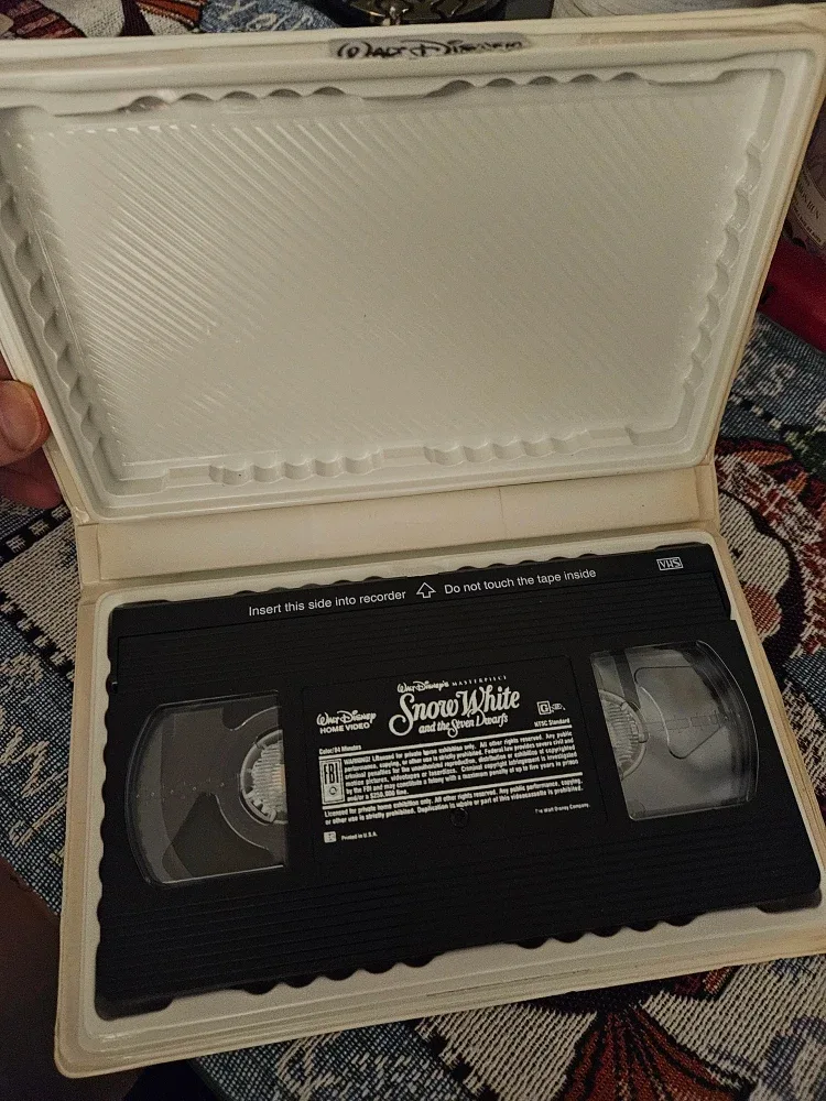 Walt Disney's Snow White VHS Tape image indicator(3)