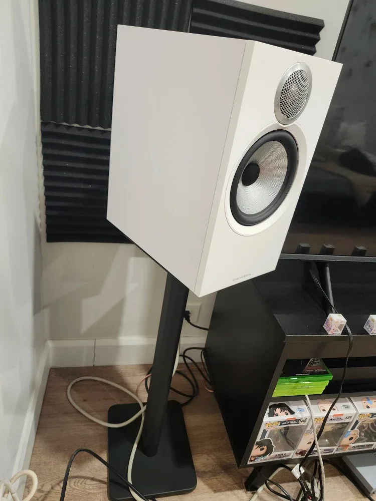 Bowers & Wilkins 606 S3 Bookshelf Speakers + Cambridge Speaker