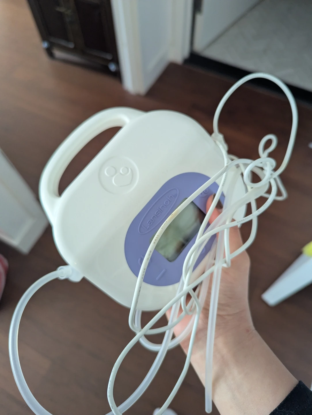 FREE 2 LANSINOH electric breast pump