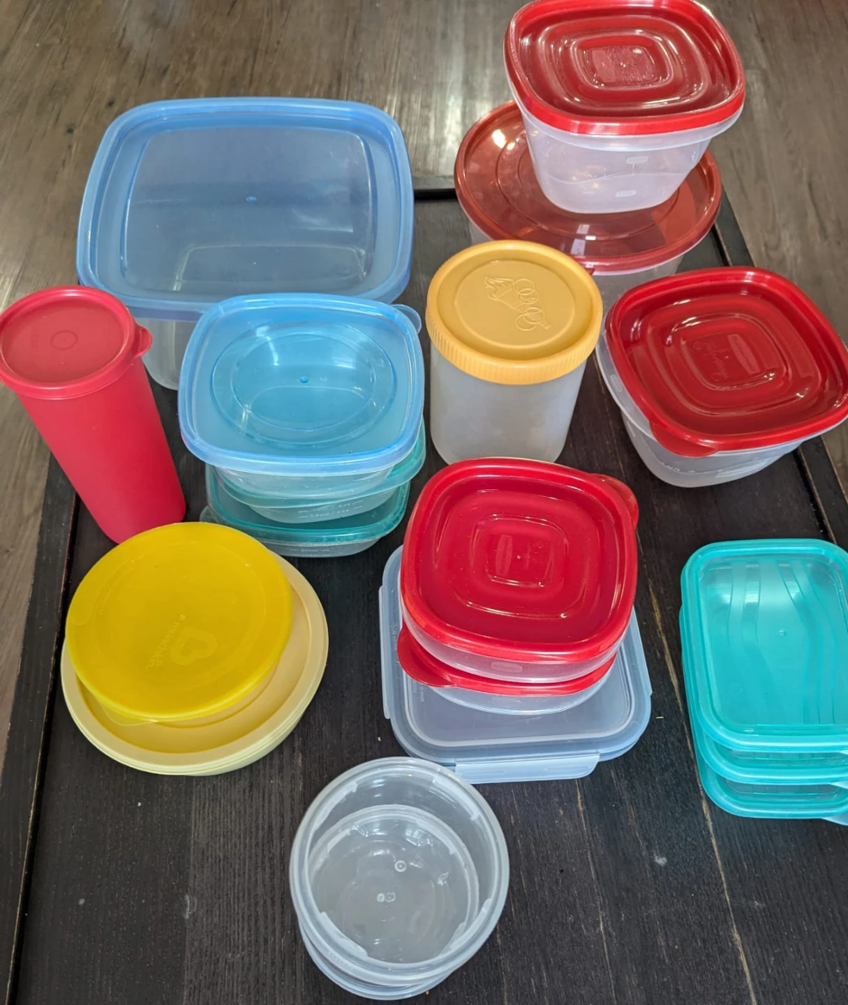 Rubbermaid Easy Find Lids Food Storage Container Set