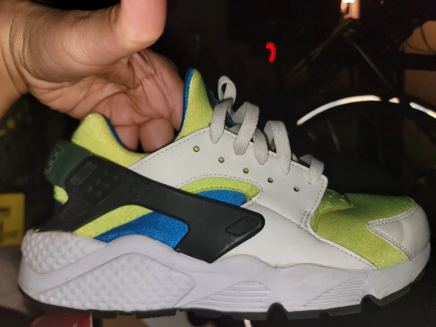 Nike Air Huarache Volt 2018 Size 9.5 image indicator(4)
