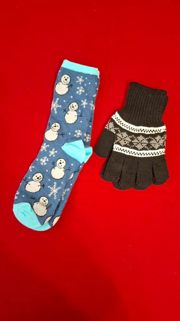 Socks & Lightweight Knit Gloves