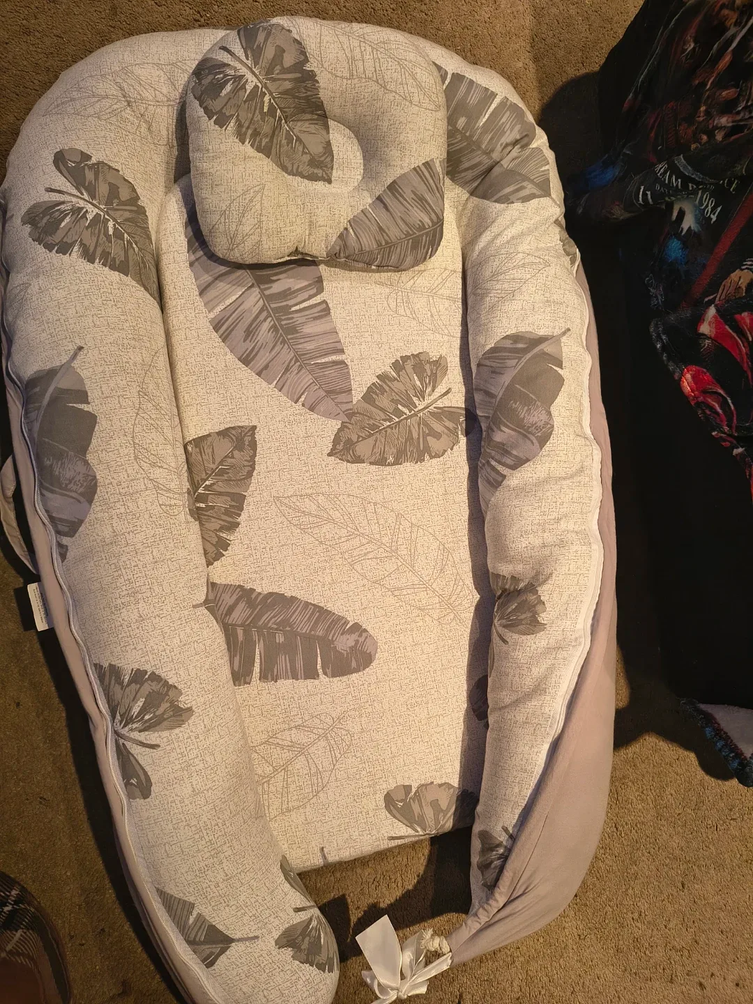 Baby Nest Lounger - Leaf Pattern