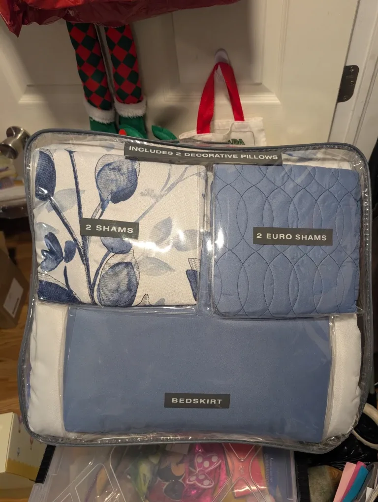 Queen 8-Piece Complete Bed Set - Indigo Leaf image indicator(2)