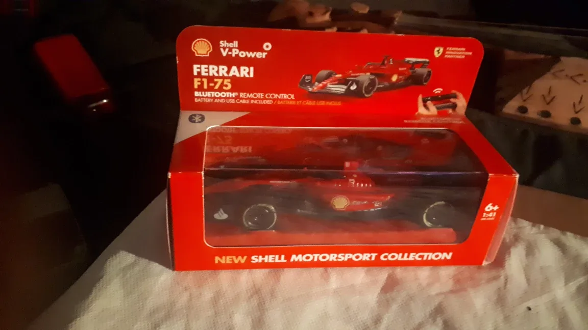 Shell V-Power Ferrari F1-75 Bluetooth Remote Control
