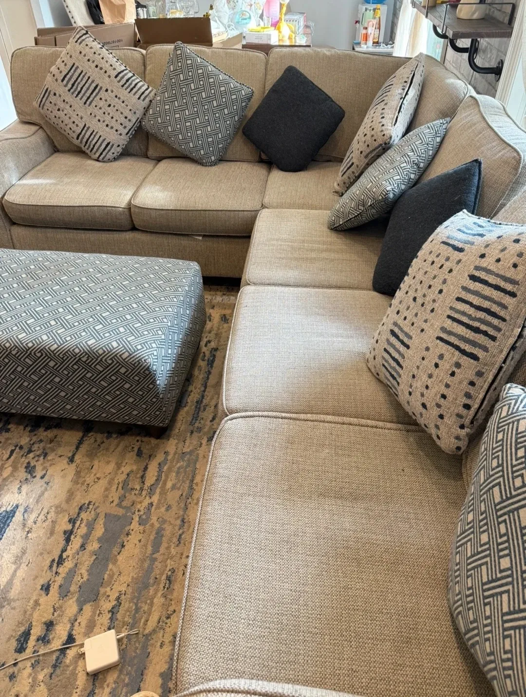 Modern Gray Sectional Sofa with Matching Ottoman image indicator(4)