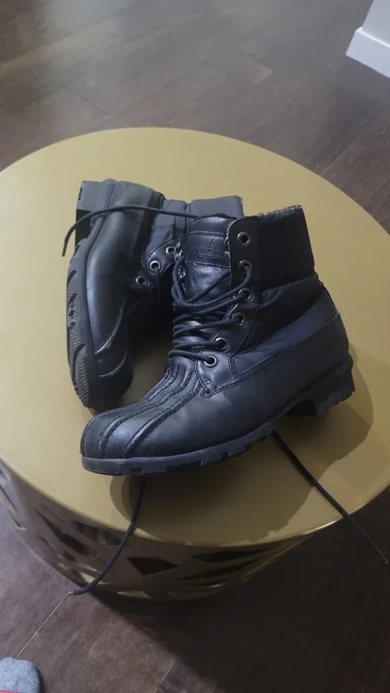 Women Boots size (8-8.5)