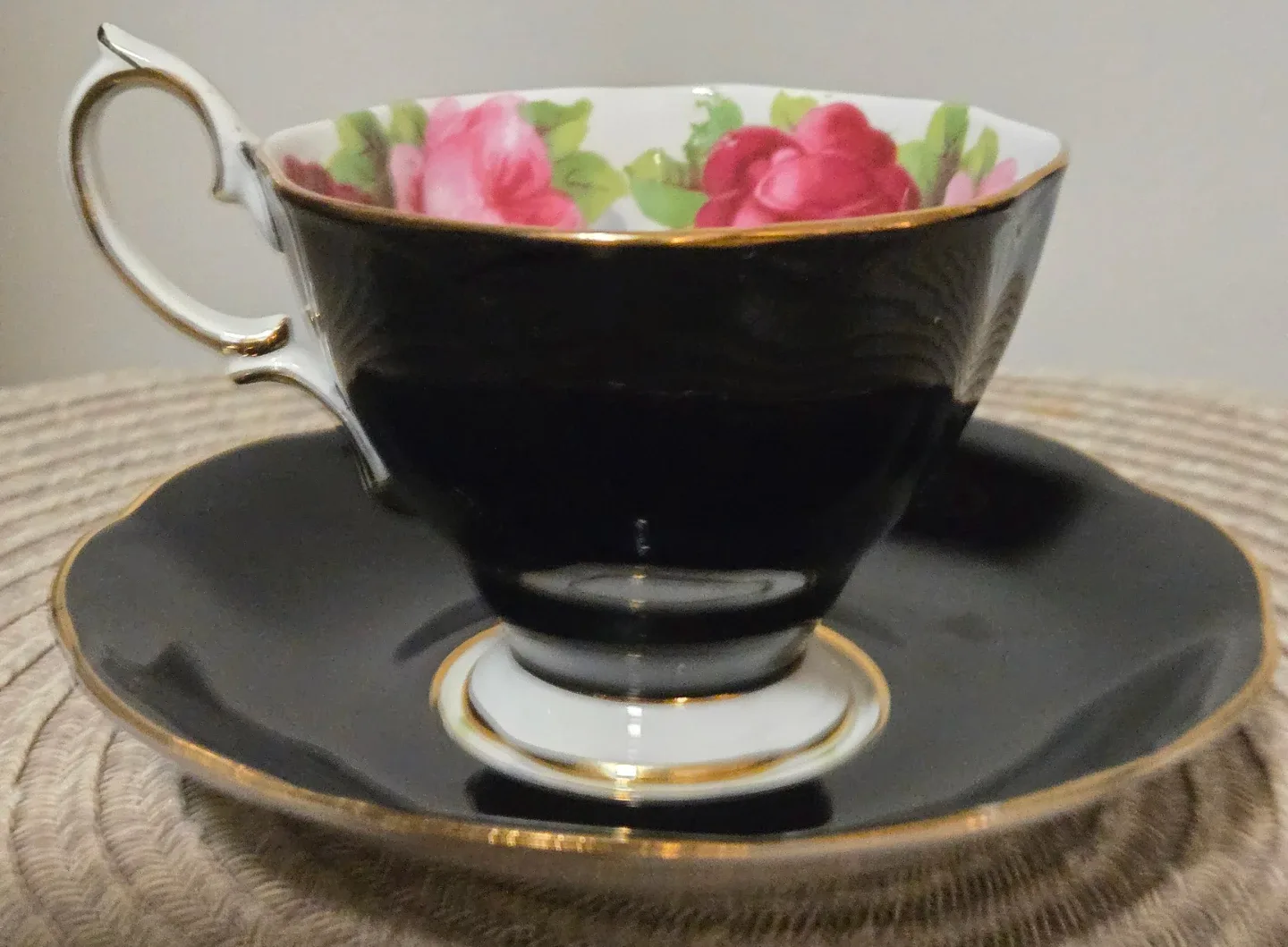 Royal Albert Old English Black Rose Teacup & Saucer image indicator(2)