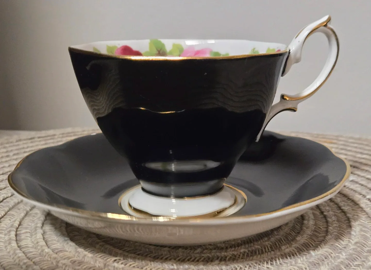 Royal Albert Old English Black Rose Teacup & Saucer image indicator(3)