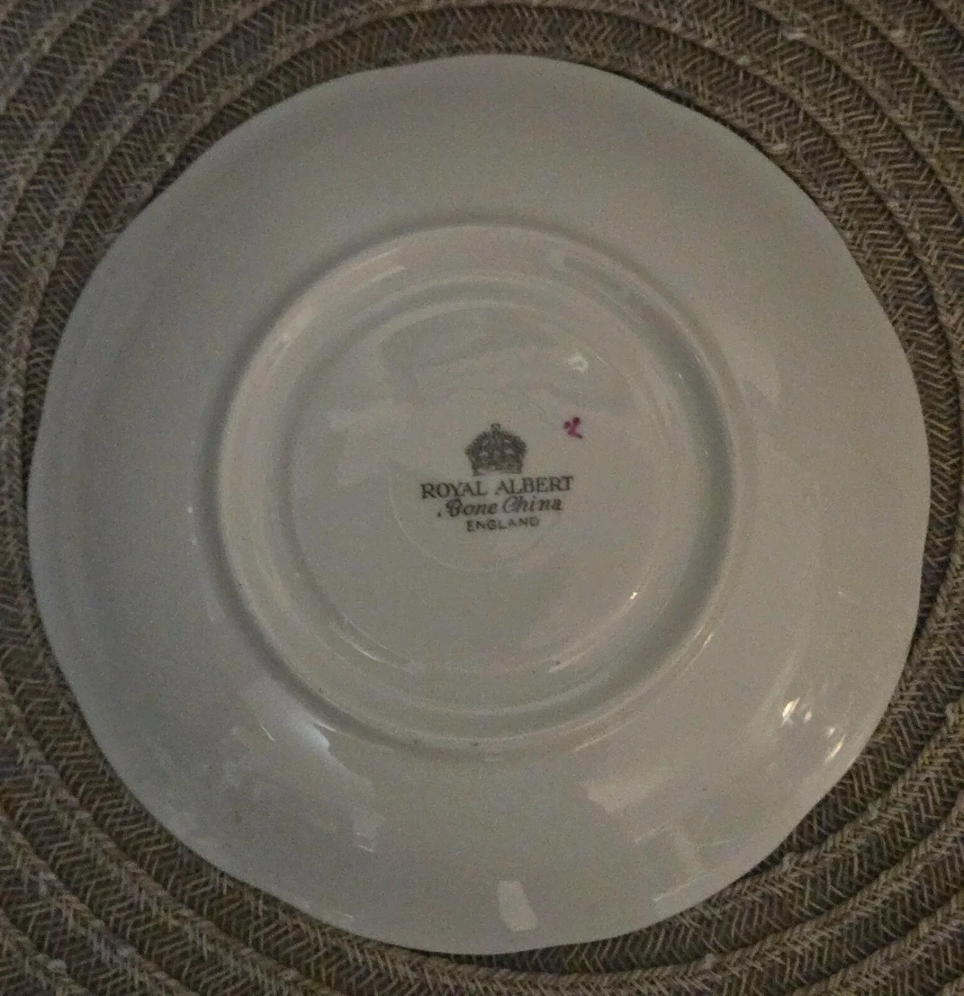 Royal Albert Old English Black Rose Teacup & Saucer image indicator(7)