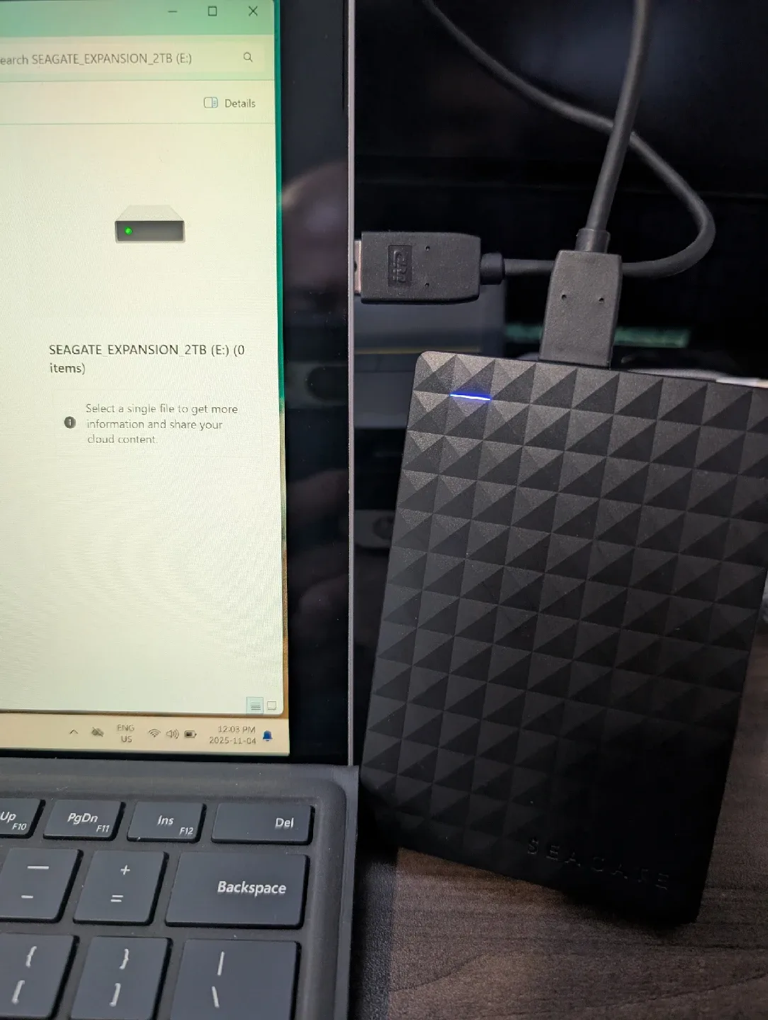 Seagate Expansion Portable 2TB External Hard Drive image indicator(9)