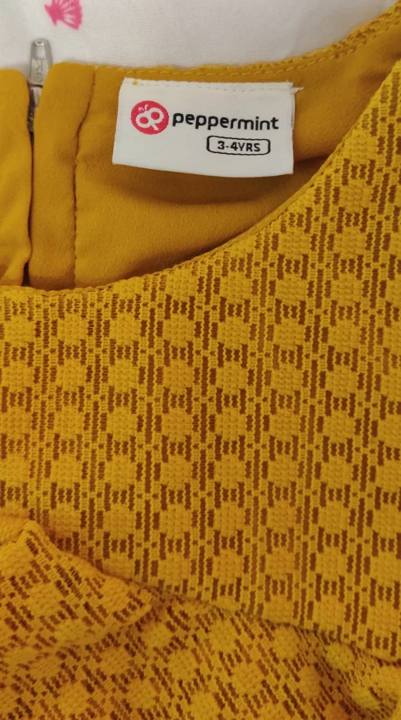 Assemble of clothes - Size 4T image indicator(4)