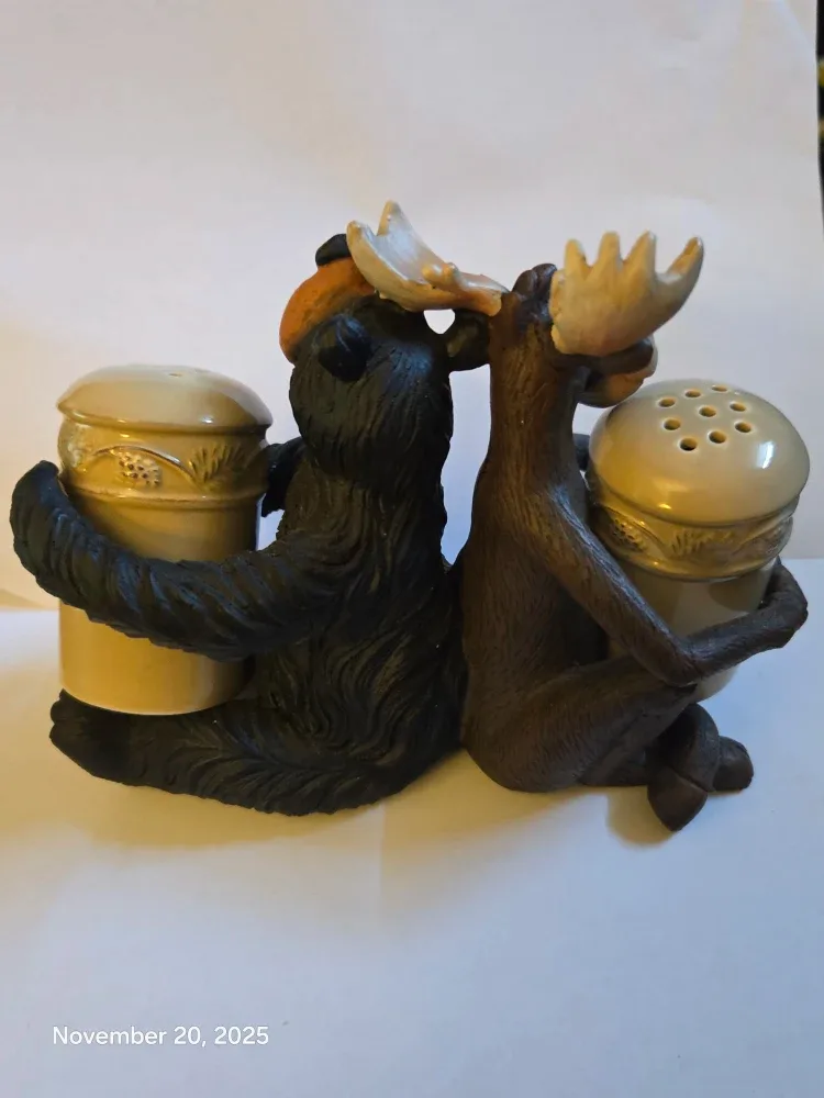 Moose & Bear Salt and Pepper Shakers image indicator(2)