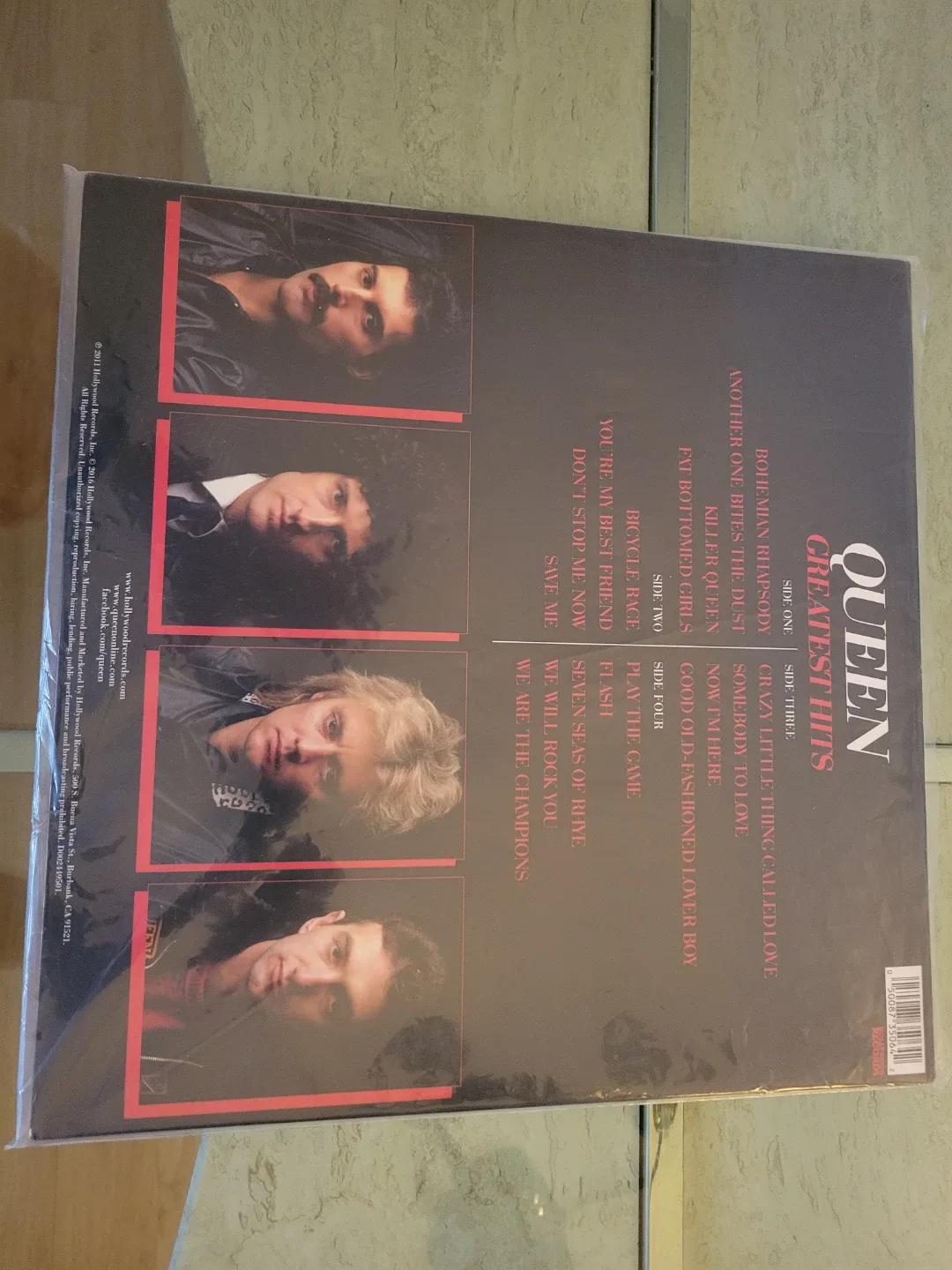 Queen Greatest Hits Vinyl - Two LP Set image indicator(2)