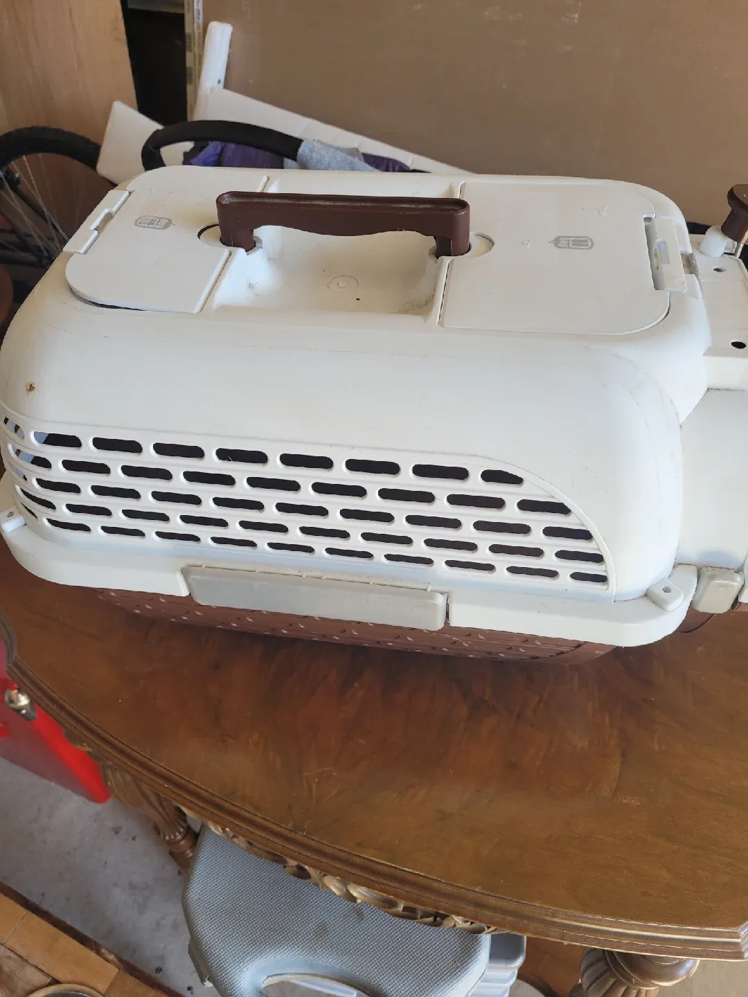 Dogit White & Brown Dog Carrier image indicator(4)
