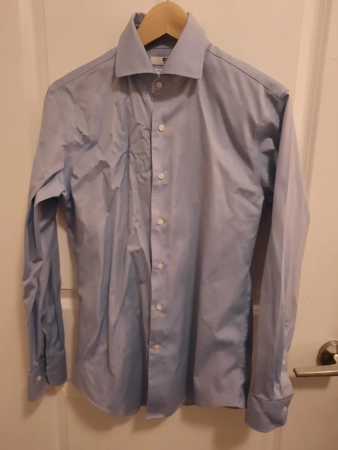 $15 Uniqlo Men's Dress Shirt Slim-fit image indicator(3)