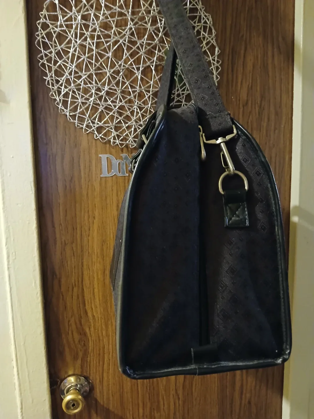 Carry on bag, going away for a weekened bag image indicator(2)