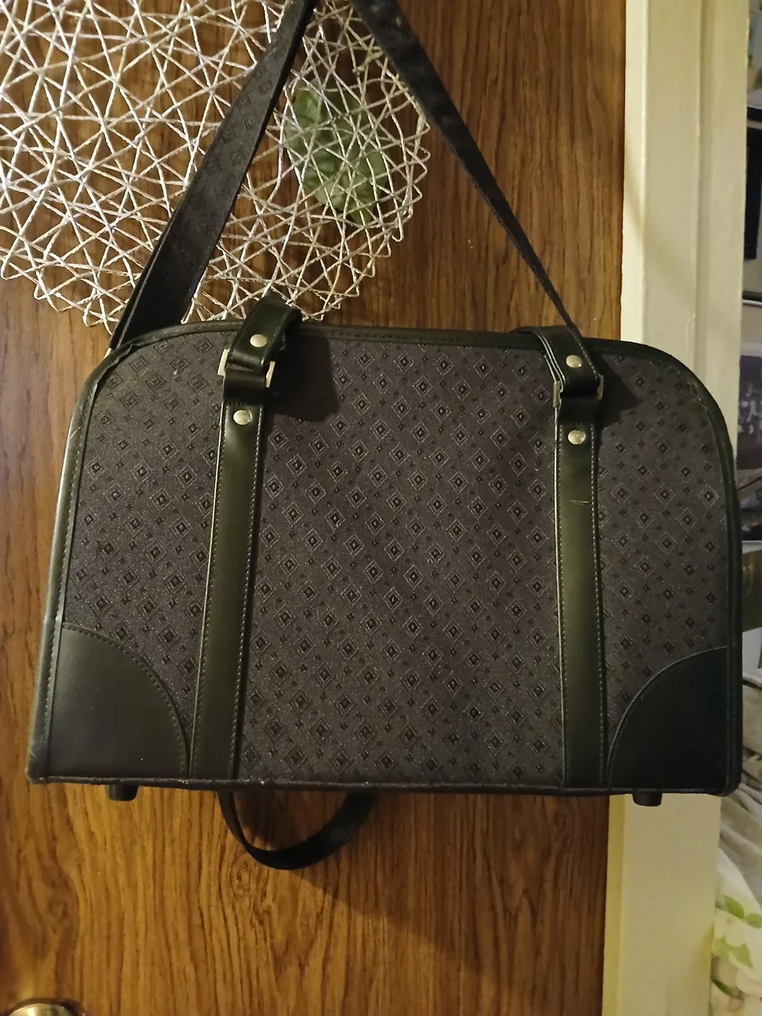 Carry on bag, going away for a weekened bag image indicator(4)