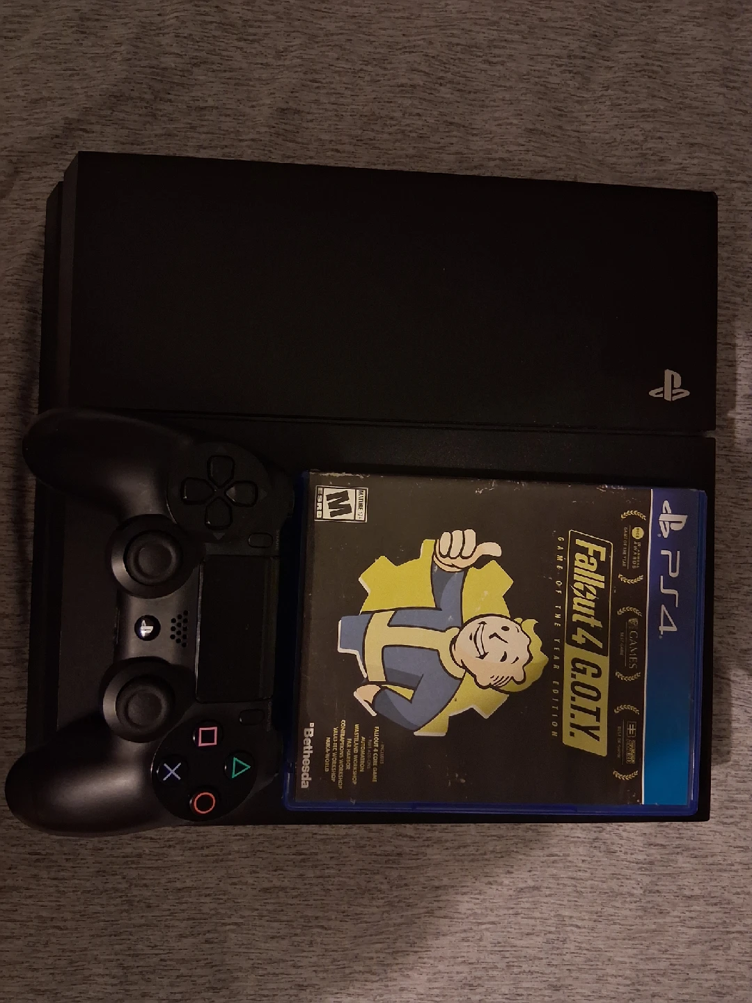 PlayStation 4 (PS4) with Controller & Fallout 4