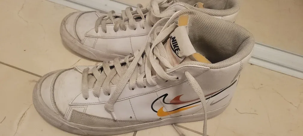 Nike Blazer Mid '77 White Sneakers - US 9