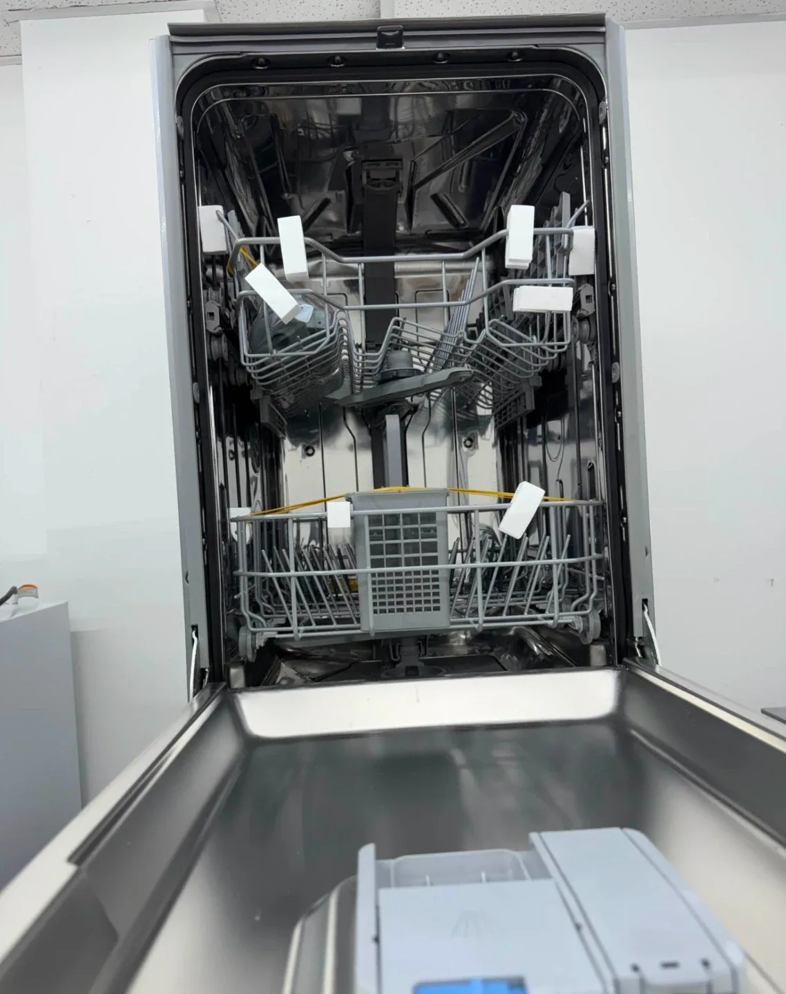 New Summit 18in Stainless steel dishwasher image indicator(2)