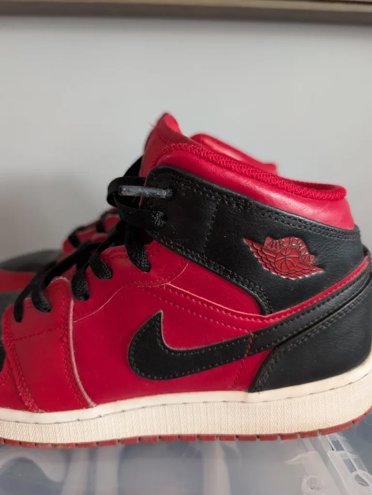 7Y Air Jordan 1 Mid Youth image indicator(3)