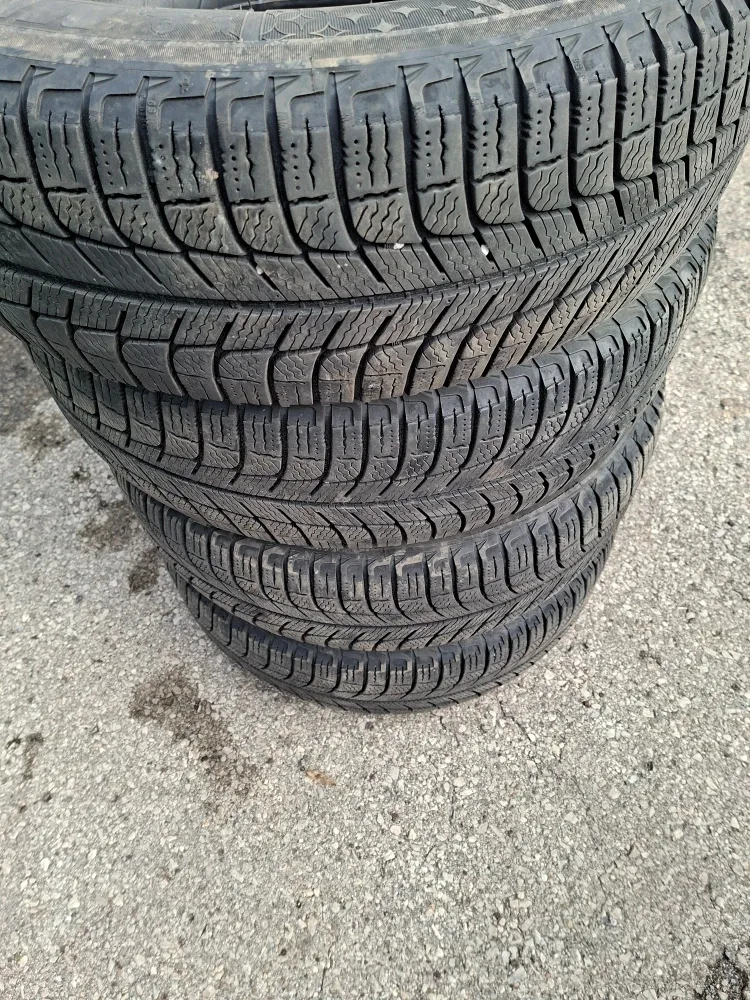 Michelin X-Ice Snow Tires - 195/65 R15 image indicator(4)