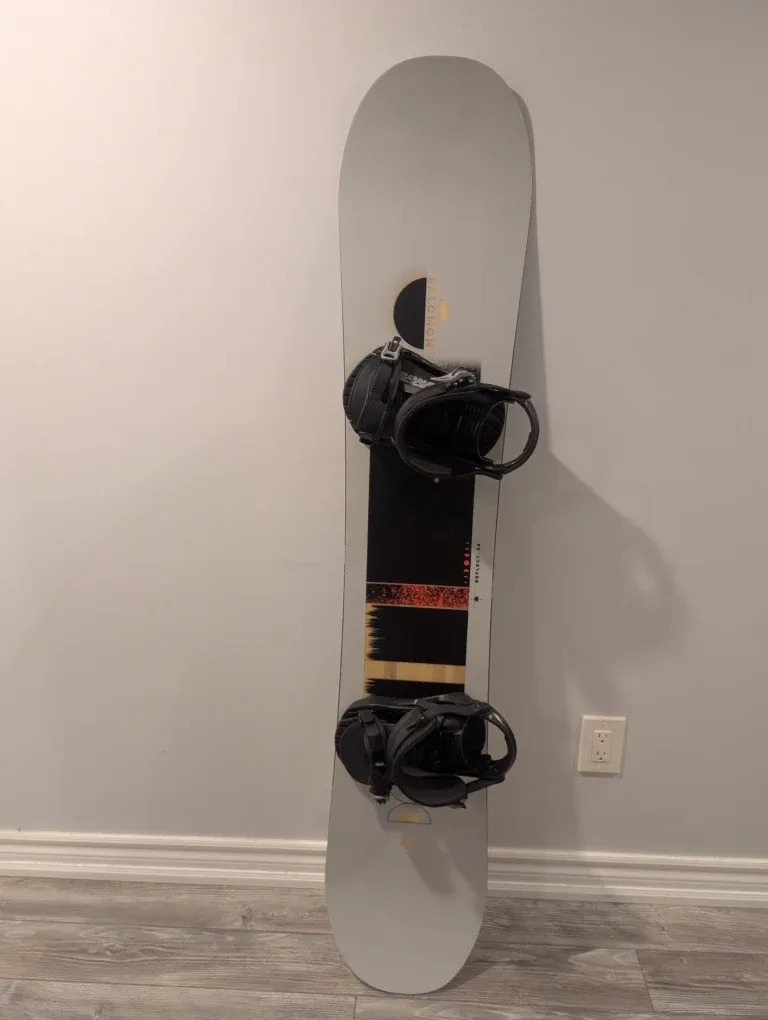 Ice Fields Winter Boots & Salomon Reflect 56 Snowboard