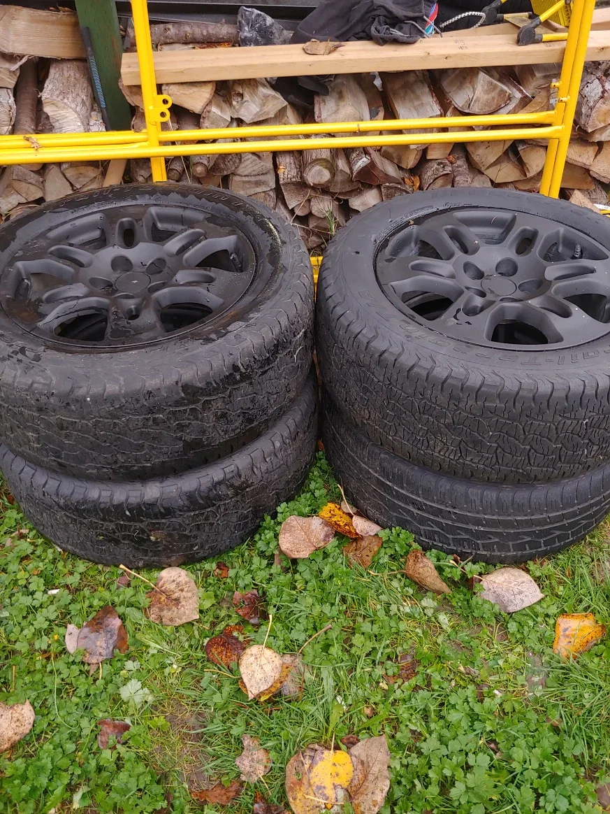 Set of 4 Black BFG Trail Terrain Tires w/18" alu MDX rims 5x120