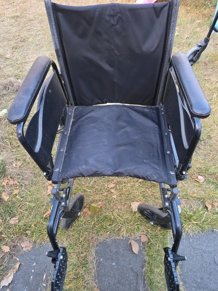 Invacare Wheelchair - Black image indicator(3)