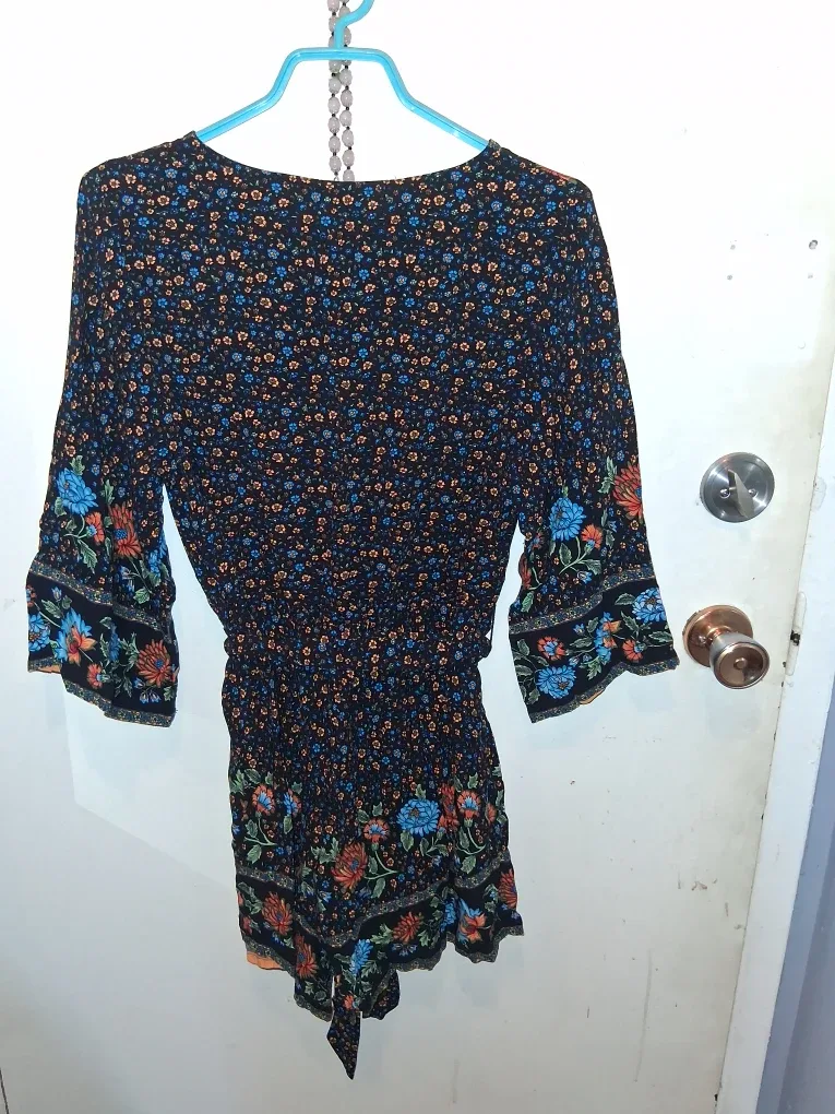 Emery Rose Floral Romper - Size L image indicator(4)