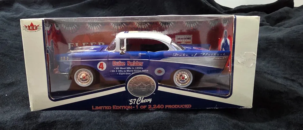 Fleer Collectibles '57 Chevy 1:24 Scale