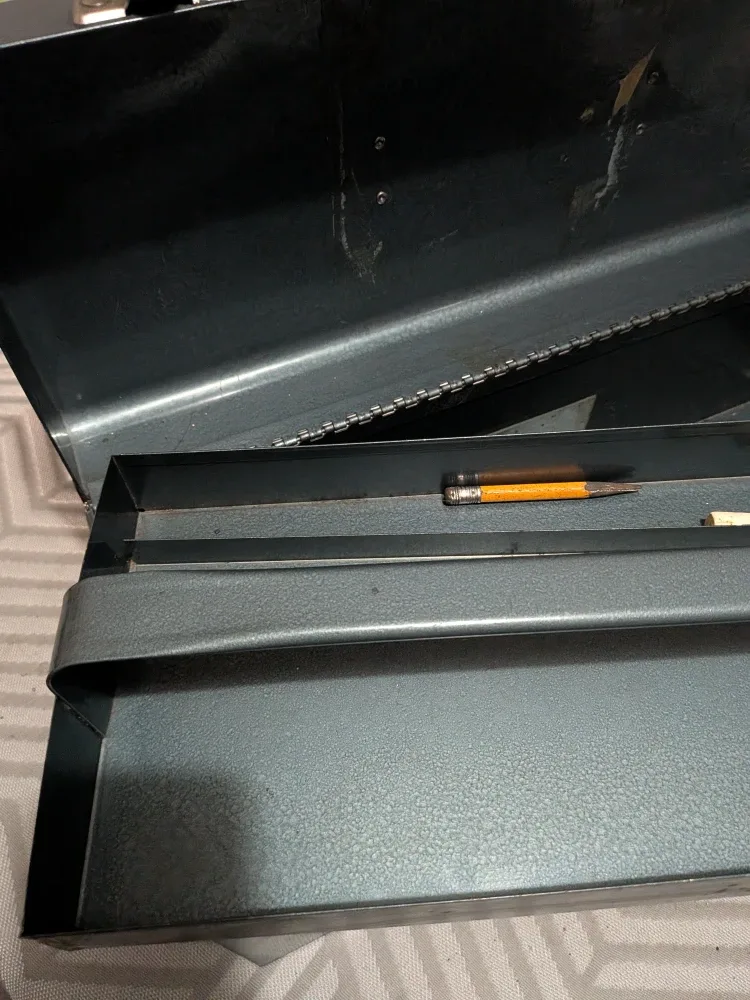 Vintage Cdn made Beach Industries Tool Box 19" x 7" image indicator(6)